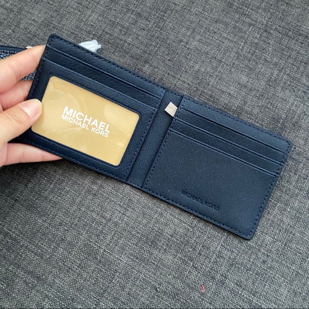 Michael Kors wristlet 3 in1 wallet NWT - Picture 8 of 8